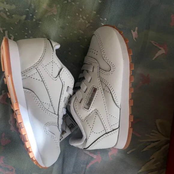 Reebok White Toddler Shoes - Picture 3 of 5